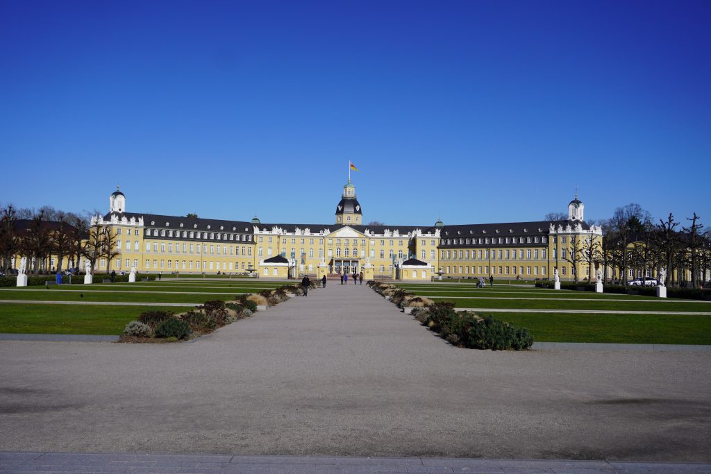 das Karlsruher Schloss - ein Highlight unserer Stadt und Ausgangspunkt der Stadtentwicklung